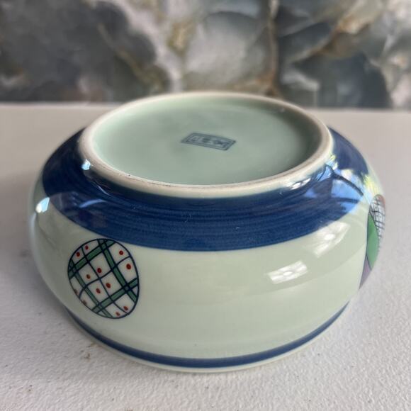 Asian Ceramic Bowl 5" Beach Ball Hand Painted & Signed - Picture 5 of 10